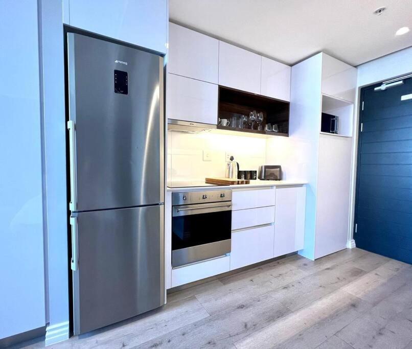 Skyline Views Stylish Studio With Pool, Parking No Load Shedding Кейптаун Екстериор снимка