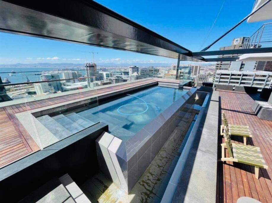 Skyline Views Stylish Studio With Pool, Parking No Load Shedding Кейптаун Екстериор снимка