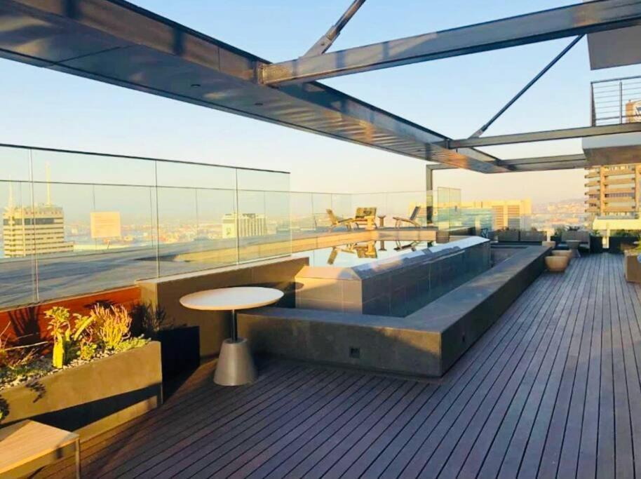 Skyline Views Stylish Studio With Pool, Parking No Load Shedding Кейптаун Екстериор снимка