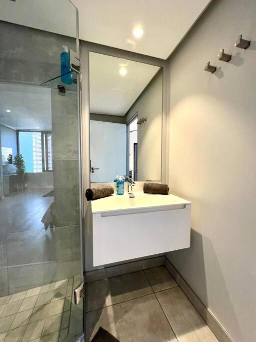 Skyline Views Stylish Studio With Pool, Parking No Load Shedding Кейптаун Екстериор снимка
